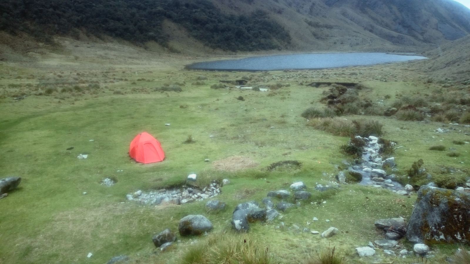 El primer campamento, en el valle de la Río Bobo.