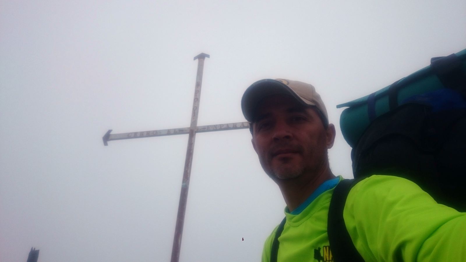 En la cruz, por fin.