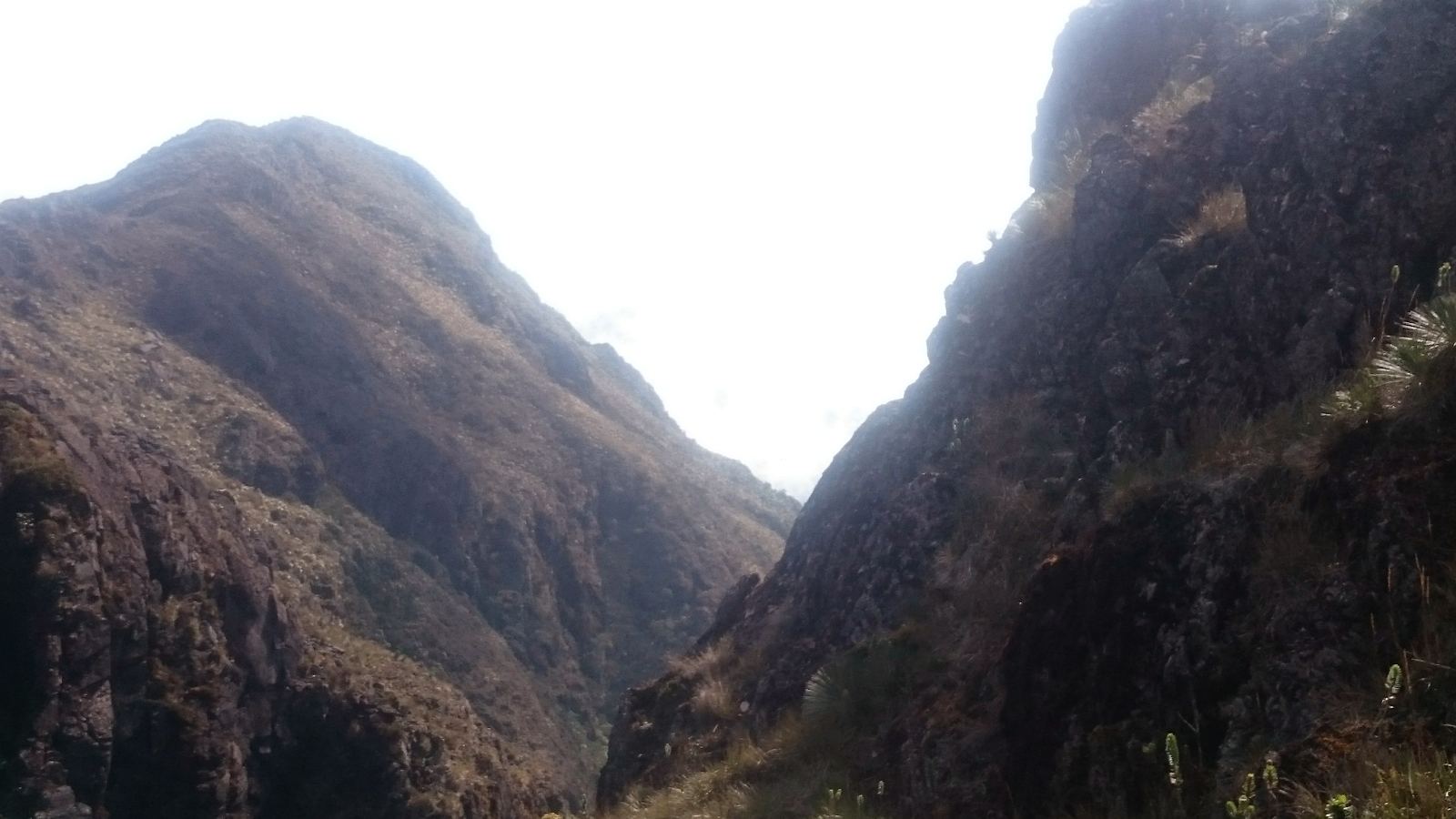 Entre dos picos, en el tramo de La Grieta.