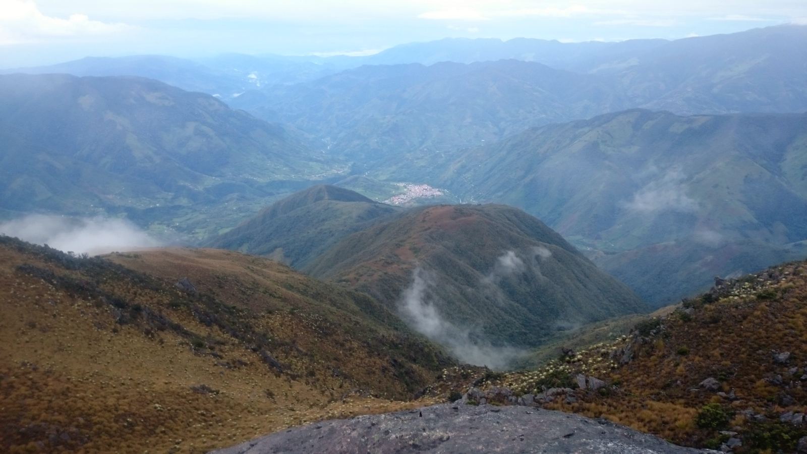 El valle despejado, la mañana después del bautizo.